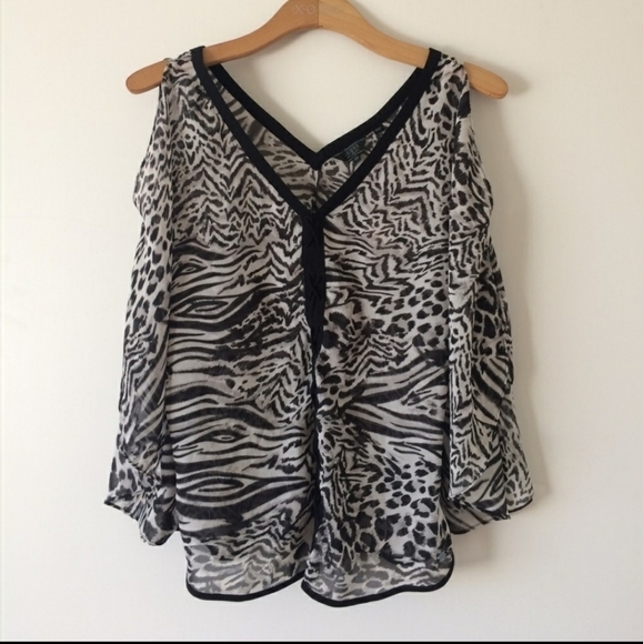 Guess Cold Shoulder Slit Arm Black White Zebra Leooard Print V Neck Blouse - Picture 3 of 7